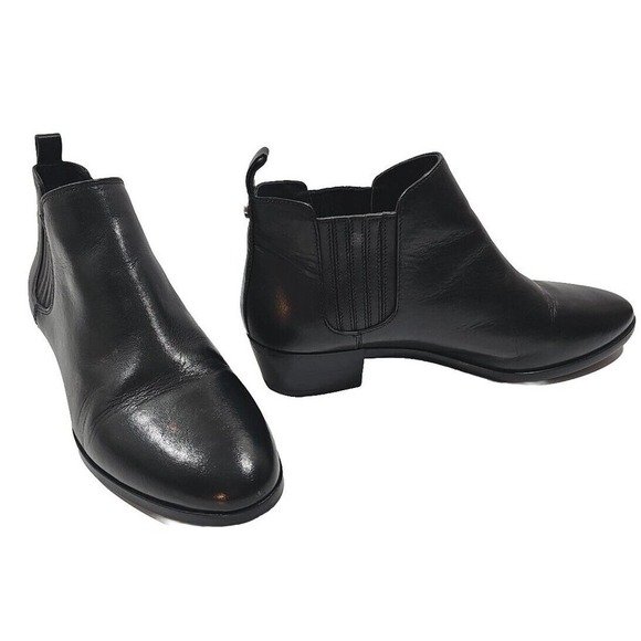 Michael Kors ~Woman Size 6.5~ Black Leather Booties Pull-On. - Picture 1 of 12